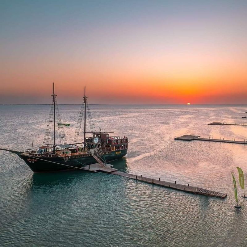 Coucher de soleil en bateau pirate — Djerba